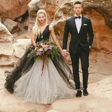 Runhufu And White Tulle Wedding Gowns V-Neck Sexy Backless Long A-Line Bridal Gowns robe de mariee Halloween Wedding Gowns